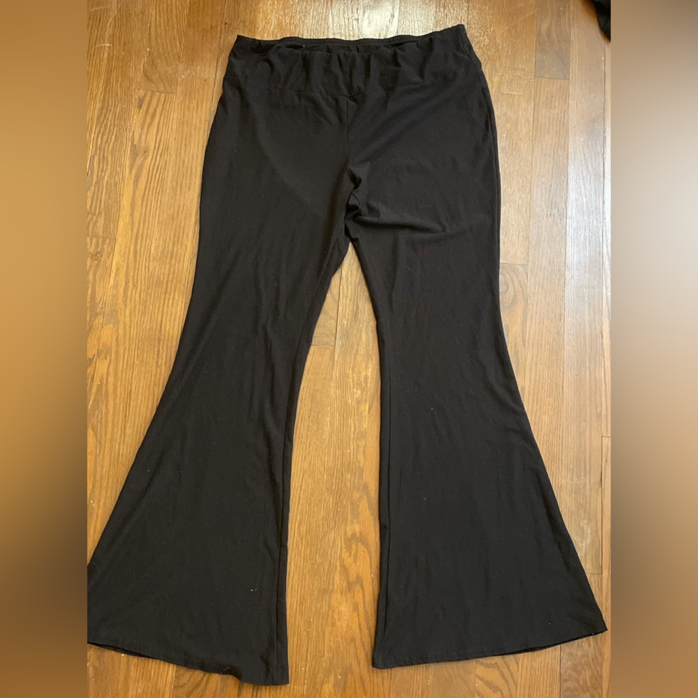 gently worn walmart black flare leggings💝